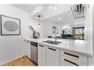 Photo #5: 1000074 Listing