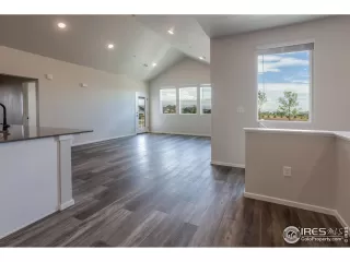 Photo #5: 1000350 Listing