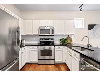 Photo #5: 1000379 Listing