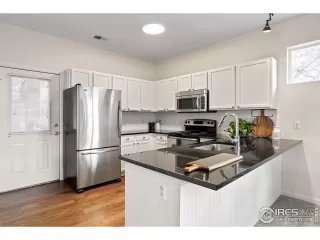 Photo #6: 1000379 Listing