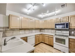 Photo #5: 1000488 Listing