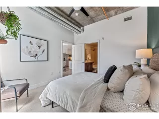 Photo #5: 1000693 Listing