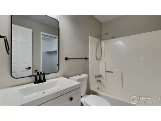 Photo #6: 1000744 Listing