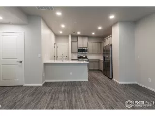 Photo #4: 1000758 Listing