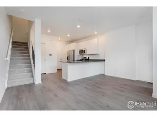 Photo #5: 1000893 Listing