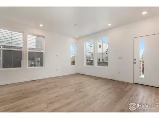 Photo #5: 1000919 Listing