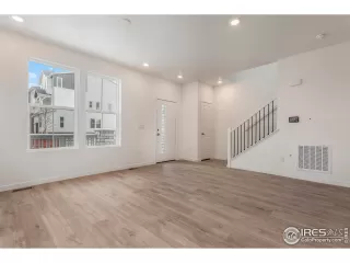 Photo #6: 1000919 Listing