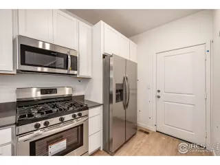 Photo #5: 1000928 Listing