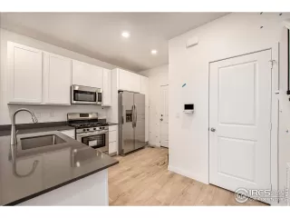 Photo #6: 1000928 Listing