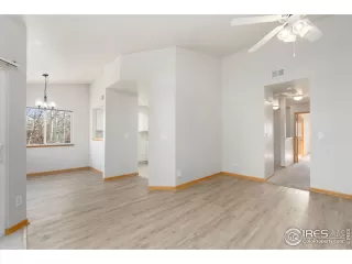 Photo #4: 1000931 Listing