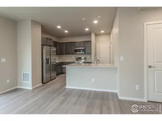 Photo #4: 1001235 Listing