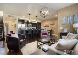 Photo #5: 1001406 Listing