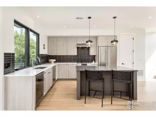 Photo #2: 1001448 Listing