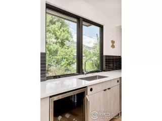 Photo #4: 1001448 Listing