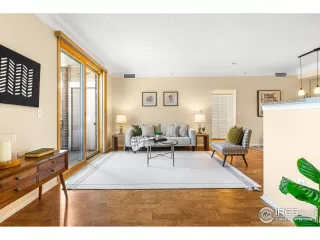 Photo #6: 1001533 Listing