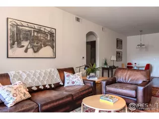 Photo #4: 1001568 Listing