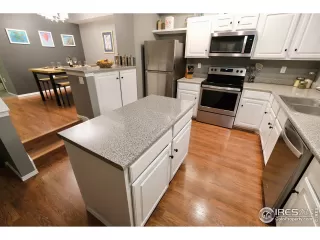 Photo #5: 1001591 Listing