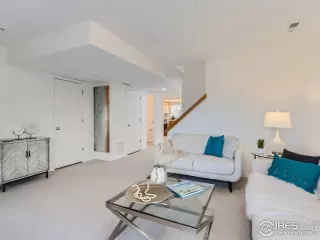 Photo #4: 1001618 Listing