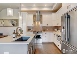 Photo #3: 1001835 Listing