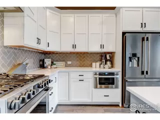 Photo #4: 1001835 Listing