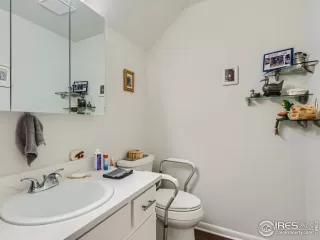 Photo #5: 1001881 Listing