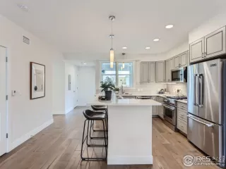 Photo #5: 1001958 Listing