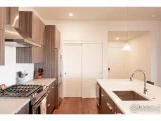 Photo #6: 1001988 Listing