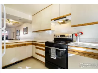 Photo #4: 1002113 Listing