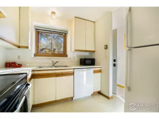 Photo #5: 1002113 Listing