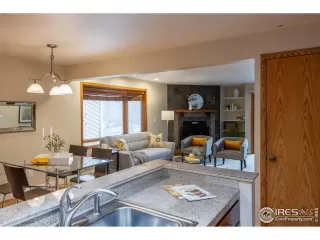 Photo #5: 1002115 Listing