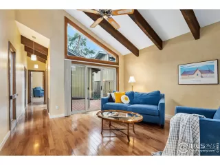 Photo #4: 1002260 Listing