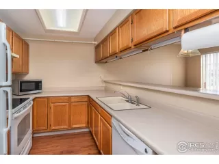 Photo #6: 1002268 Listing