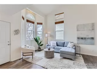 Photo #5: 1002307 Listing