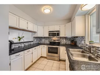 Photo #3: 1002451 Listing