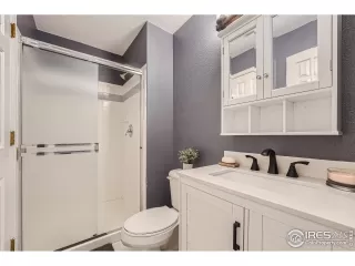 Photo #6: 1002451 Listing