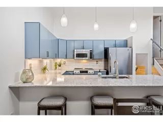 Photo #4: 1002479 Listing