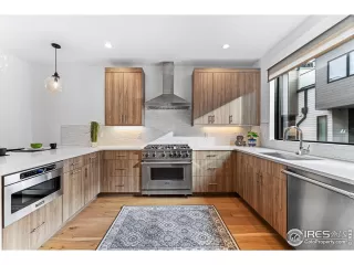 Photo #4: 1002589 Listing