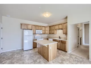 Photo #5: 1002612 Listing