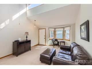 Photo #4: 1002616 Listing