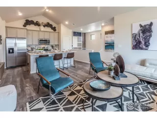 Photo #5: 1002703 Listing