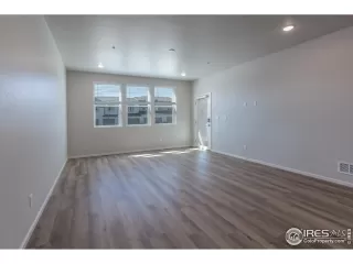 Photo #5: 1002705 Listing