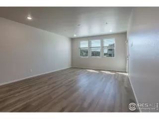 Photo #6: 1002705 Listing