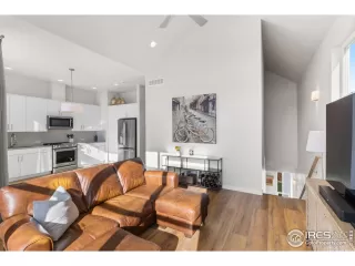 Photo #5: 1002779 Listing