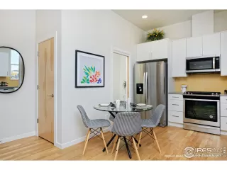 Photo #6: 1002817 Listing