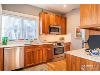 Photo #2: 1002837 Listing