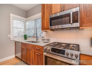 Photo #3: 1002837 Listing