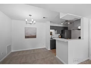 Photo #6: 1002924 Listing