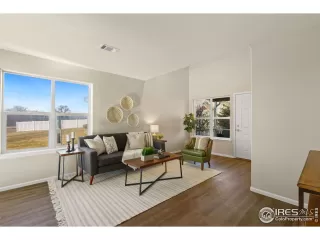 Photo #4: 1002940 Listing