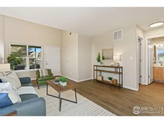 Photo #5: 1002940 Listing