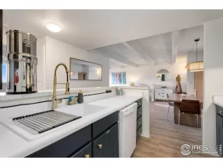 Photo #5: 1003117 Listing